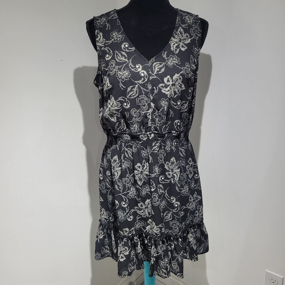Black Floral V‑Neck Mini Dress - Elegant Everyday Style